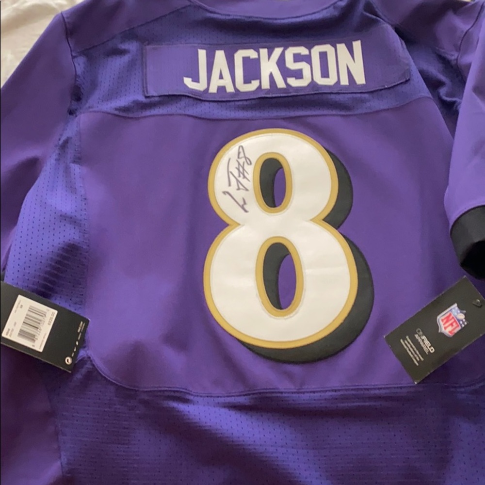 Baltimore Raven Lamar Jackson jersey